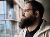 Human subjects, telephoto camera: Portrait mode, 85mm - 85mm, f/2.4, ISO 143, 1/121s (4096x3072px) - Motorola Signature review
