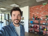 Selfie samples, 0.8x - 21mm, f/2.4, ISO 500, 1/63s (4096x3072px) - Oppo Find X9 Ultra review