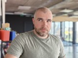 Human subjects, main camera (2x): Portrait mode - 47mm, f/4.5, ISO 200, 1/55s (4080x3064px) - Oppo Find X9 Ultra review