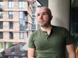Human subjects, main camera (1x): Portrait mode - 24mm, f/1.6, ISO 64, 1/100s (4096x3072px) - Poco M8 Pro review