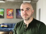 Human subjects, main camera (1x): Portrait mode - 48mm, f/1.6, ISO 400, 1/50s (4096x3072px) - Poco M8 Pro review