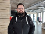 Human subjects, main camera (1x): Portrait mode - 29mm, f/1.8, ISO 94, 1/50s (4096x3072px) - Poco M8 review
