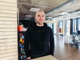 Human subjects, main camera (1x): Portrait mode 'Environmental' - 23mm, f/1.4, ISO 125, 1/110s (4096x3072px) - Realme 16 Pro+ review