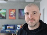 Human subjects, main camera (2x): Portrait mode 'Classic' - 46mm, f/1.4, ISO 1000, 1/100s (4096x3072px) - Realme 16 Pro+ review