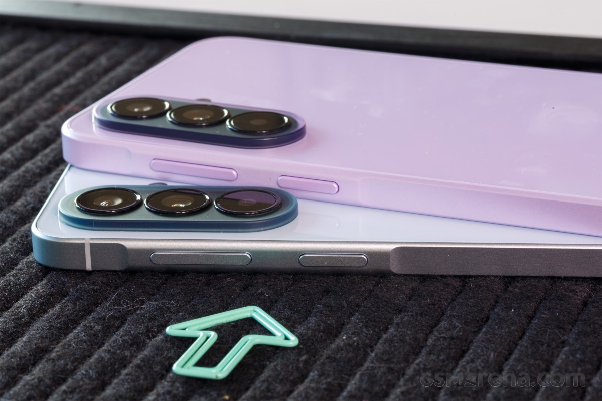 <span><strong>Gornji dio: Galaxy A37 • Donji dio: Galaxy A57</strong></span>“/></p>
<p>U novom modelu postignuta je bolja efikasnost zahvaljujući energetski učinkovitijim komponentama, što mu omogućuje dužine trajanja baterije koja nadmašuje prethodnike. Galaxy A37 se pokazao iznimno učinkovitim tijekom online streaming testova, što dodatno potvrđuje njegove kvalitete u odjelu baterije.</p>
<p><a name=