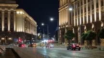Video screengrabs, low light: 2x -  (3840x2160px) - Samsung Galaxy Z Flip8 review
