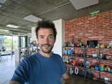 Selfie samples, internal camera - 17mm, f/2.2, ISO 200, 1/120s (3648x2736px) - Samsung Galaxy Z Fold8 review