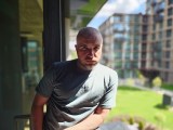 Human subjects, main camera (1x): Bokeh mode - 23mm, f/1.9, ISO 32, 1/250s (4000x3000px) - Sony Xperia 1 VIII review