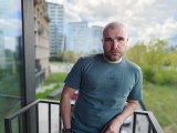 Human subjects, main camera (1x): Bokeh mode - 23mm, f/1.9, ISO 32, 1/200s (4000x3000px) - Sony Xperia 1 VIII review