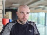 Human subjects, main camera (2x): Bokeh mode - 47mm, f/1.9, ISO 125, 1/60s (4000x3000px) - Sony Xperia 1 VIII review