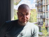 Human subjects, main camera (2.9x): Photo mode - 70mm, f/2.8, ISO 64, 1/125s (4000x3000px) - Sony Xperia 1 VIII review