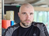Human subjects, main camera (2.9x): Portrait mode - 70mm, f/2.8, ISO 320, 1/40s (4000x3000px) - Sony Xperia 1 VIII review