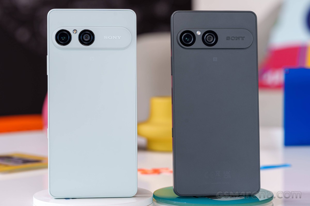 Left: Sony Xperia 10 VIII &bull; Right: Sony Xperia 10 VII