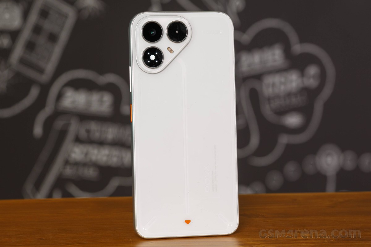 Обзор Tecno Pova 8