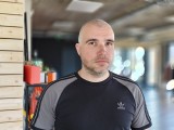 Human subjects, main camera: Portrait mode, 35mm - 35mm, f/0.9, ISO 64, 1/100s (4096x3072px) - vivo V70 review