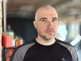 Human subjects, main camera: Portrait mode, 50mm - 50mm, f/0.9, ISO 113, 1/100s (4096x3072px) - vivo V70 review