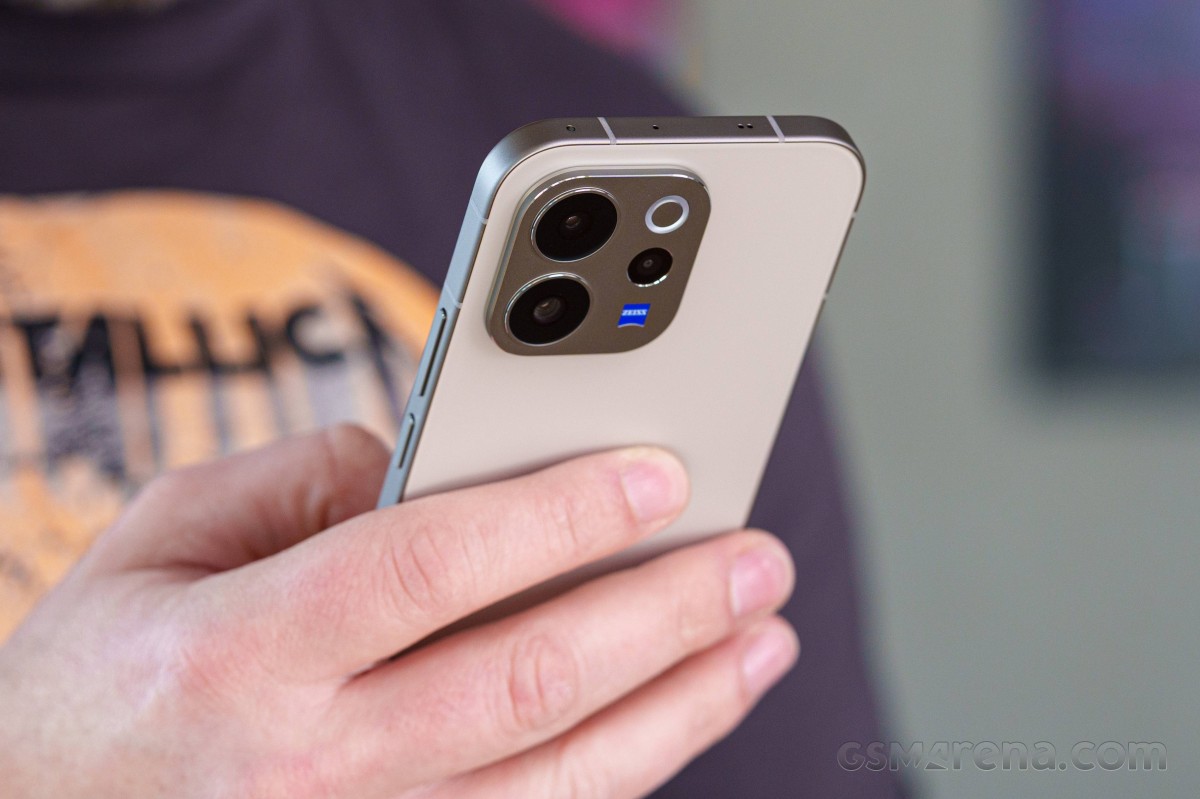 Vivo V70 review