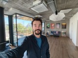 Selfie samples, rear ultrawide camera (0.6x) - 16mm, f/2.0, ISO 317, 1/50s (4080x3060px) - vivo X Fold6 review