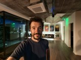 Selfie samples, rear ultrawide camera (0.6x) - 16mm, f/2.0, ISO 6255, 1/10s (4080x3060px) - vivo X Fold6 review