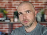 Human subjects, telephoto camera (3x): Portrait mode (85mm) - 85mm, f/5.6, ISO 2368, 1/310s (4096x3072px) - vivo X Fold6 review