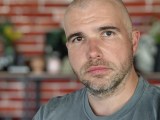 Human subjects, telephoto camera (3x): Portrait mode (100mm) - 100mm, f/5.6, ISO 2368, 1/310s (4096x3072px) - vivo X Fold6 review