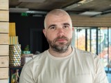 Human subjects, main camera (3.5x): Portrait mode - 85mm, f/2.7, ISO 849, 1/100s (4080x3072px) - vivo X500 Pro Max review