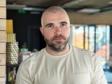Human subjects, main camera (3.5x): Portrait mode, 135mm - 85mm, f/5.6, ISO 843, 1/100s (4080x3072px) - vivo X500 Pro Max review