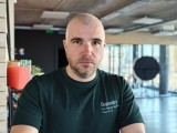 Human subjects, main camera (2x): Portrait mode - 46mm, f/1.7, ISO 50, 1/124s (4096x3072px) - Xiaomi 17 Ultra review