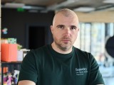 Human subjects, main camera (3.2x): Portrait mode - 75mm, f/2.4, ISO 125, 1/41s (4080x3072px) - Xiaomi 17 Ultra review