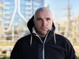 Human subjects, main camera (3.2x): Portrait mode - 75mm, f/2.4, ISO 50, 1/100s (4080x3072px) - Xiaomi 17 Ultra review