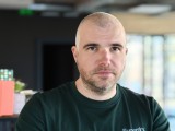 Human subjects, main camera (4.3x): Portrait mode - 100mm, f/3.0, ISO 160, 1/33s (4080x3072px) - Xiaomi 17 Ultra review
