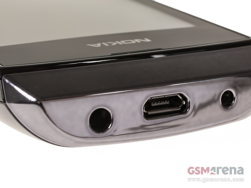 Nokia Asha 305 pictures, official photos