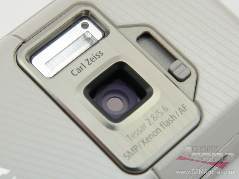 Nokia N82 pictures, official photos