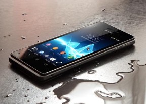 Sony Xperia V review: Bond’s wetsuit